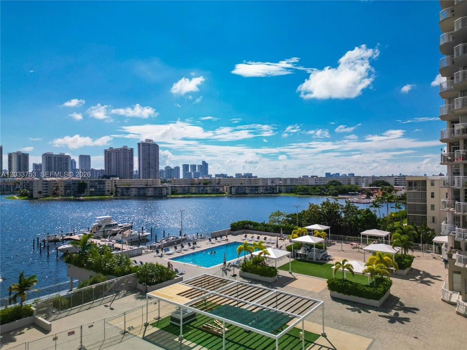 For Sale: $270,000 (2 beds, 2 baths, 1251 Square Feet)