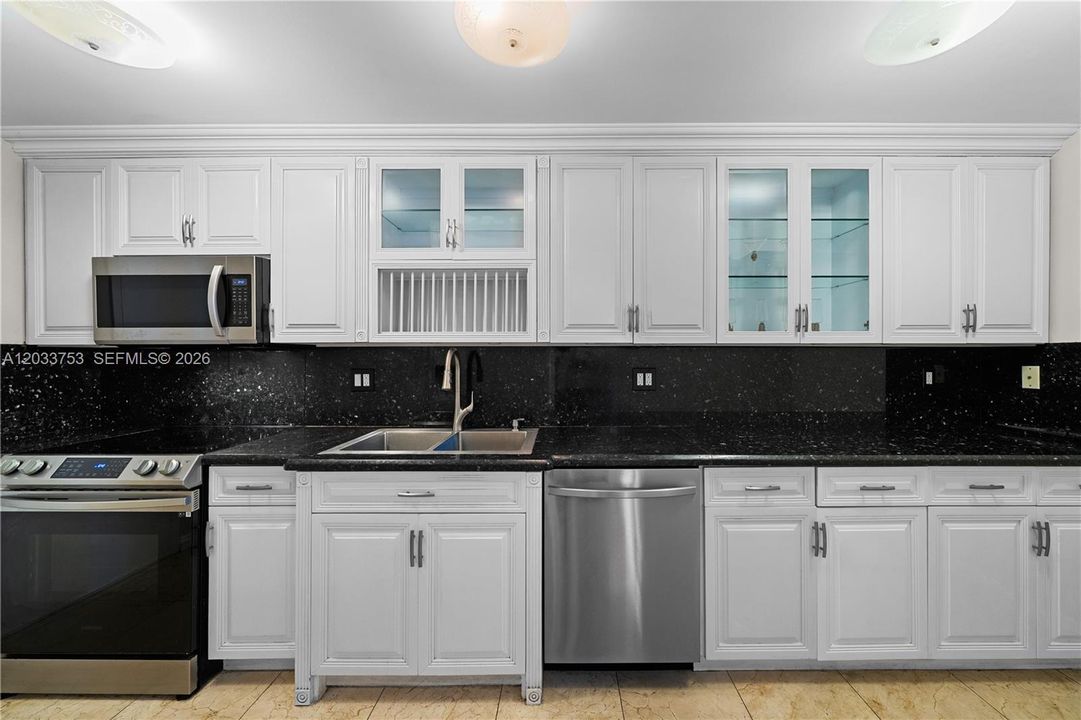 For Sale: $270,000 (2 beds, 2 baths, 1251 Square Feet)