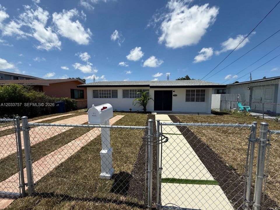 For Sale: $495,000 (3 beds, 2 baths, 1120 Square Feet)