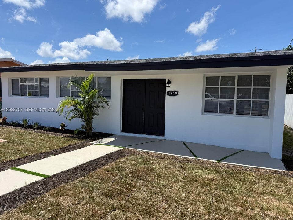 For Sale: $495,000 (3 beds, 2 baths, 1120 Square Feet)