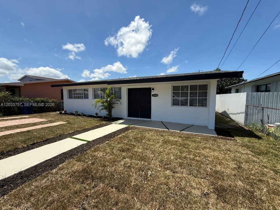 For Sale: $495,000 (3 beds, 2 baths, 1120 Square Feet)