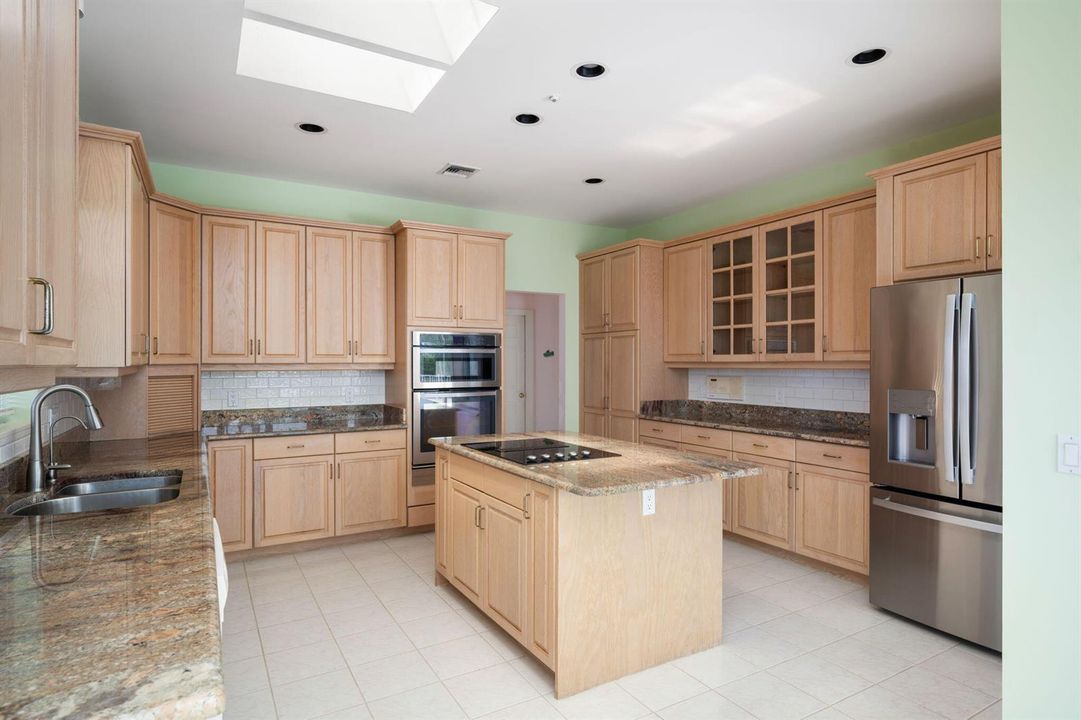 17-web-or-mls-3500 Marsh Lane-17