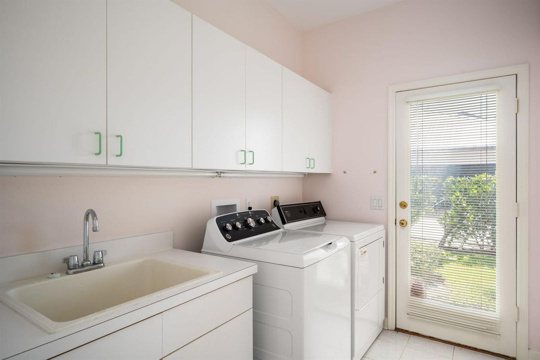 20-web-or-mls-3500 Marsh Lane-20