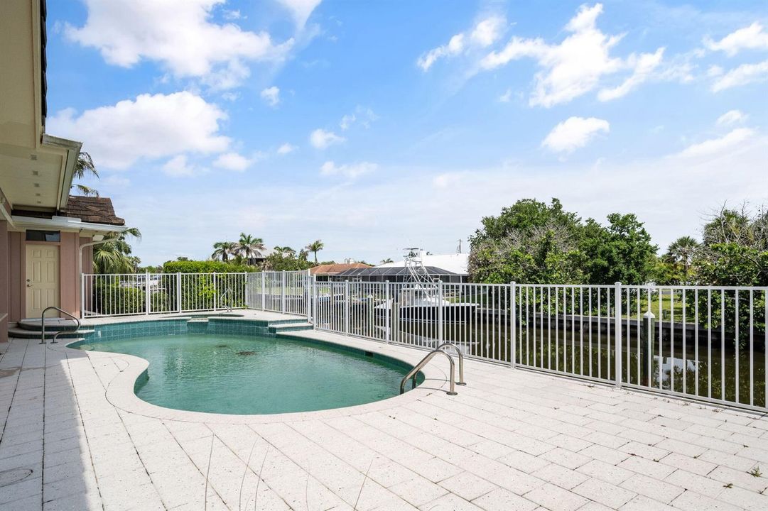 35-web-or-mls-3500 Marsh Lane-35