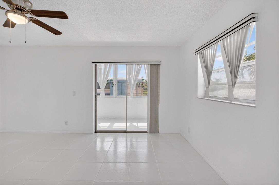 SPACIOUS PRIMARY SUITE