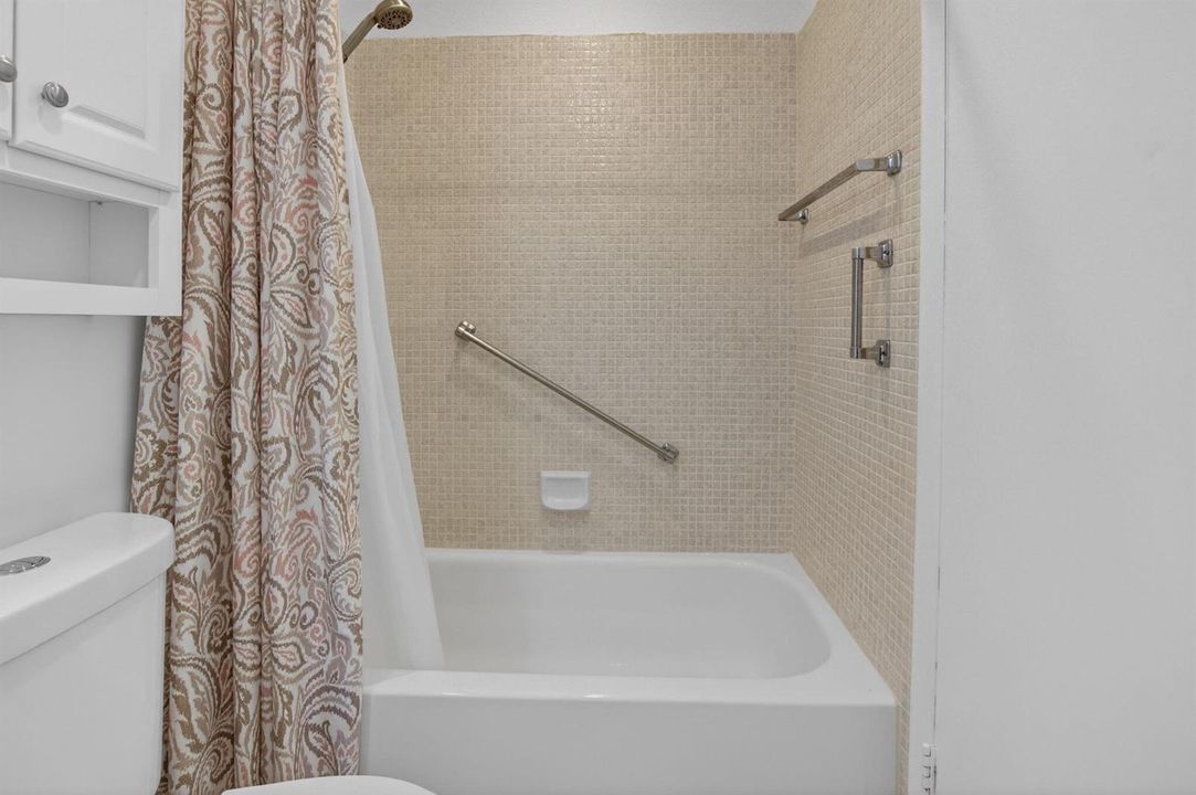 PRISTINE TILED SHOWER/TUBTUB/SHOWER