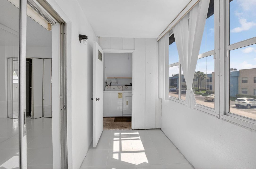 LANAI PERFECT FOR OFFICE/DEN SPACE