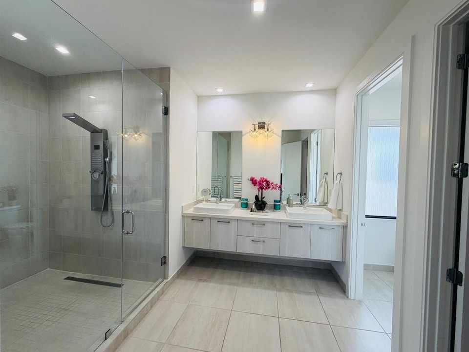 Master Bath 1