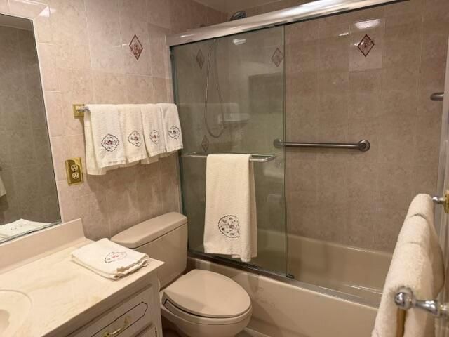 Full Bath - Shower/Tub Combo