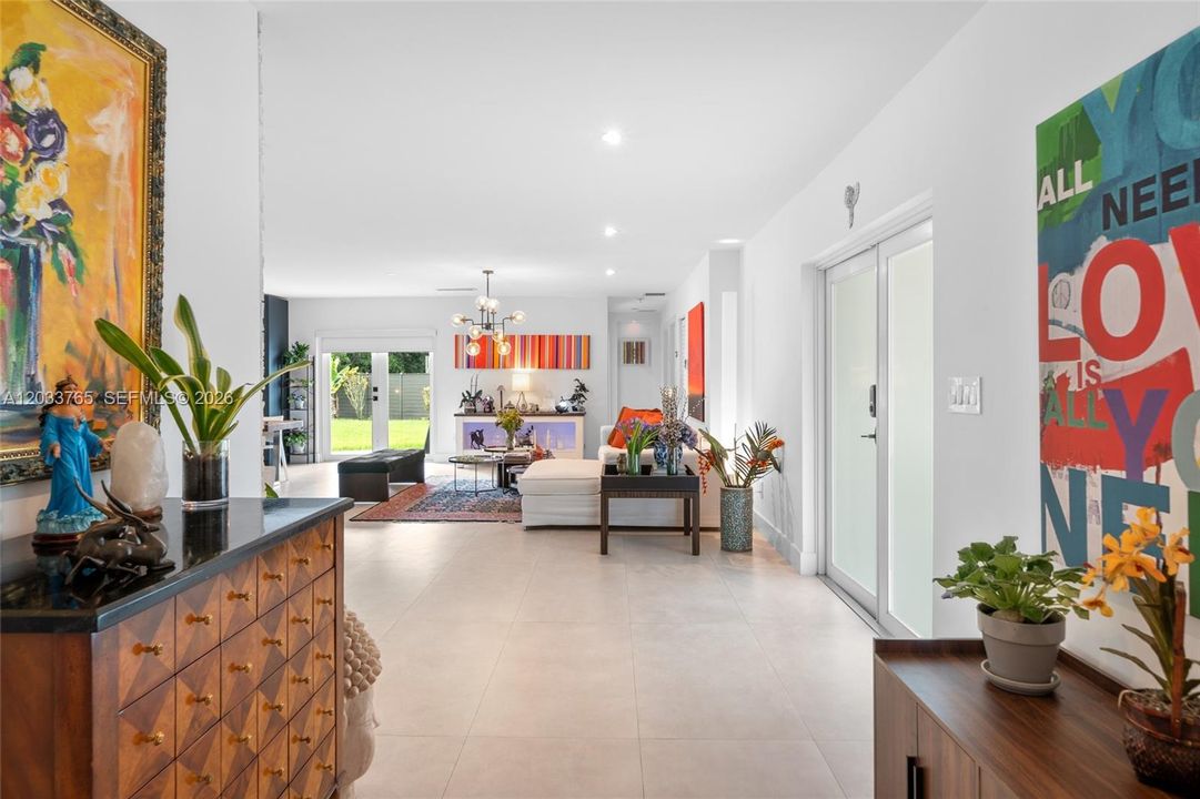 En Renta: $7,950 (4 camas, 3 baños, 2698 Pies cuadrados)