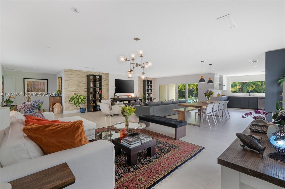 En Renta: $7,950 (4 camas, 3 baños, 2698 Pies cuadrados)