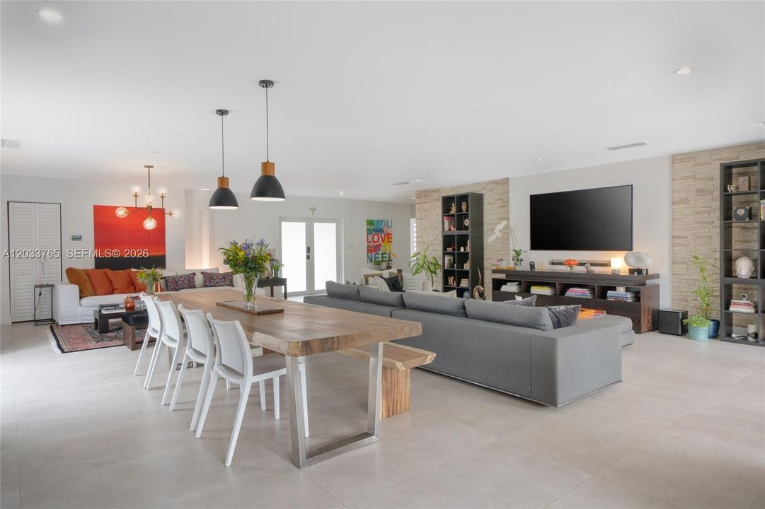 En Renta: $7,950 (4 camas, 3 baños, 2698 Pies cuadrados)
