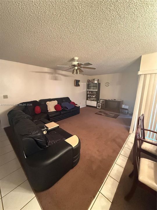 En Venta: $549,900 (3 camas, 2 baños, 1411 Pies cuadrados)