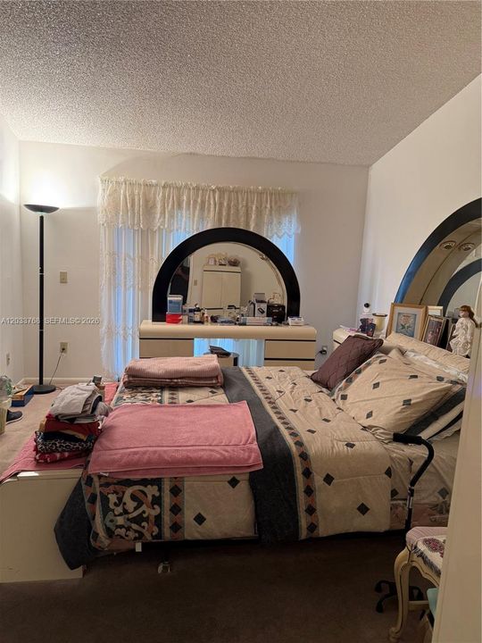 En Venta: $549,900 (3 camas, 2 baños, 1411 Pies cuadrados)