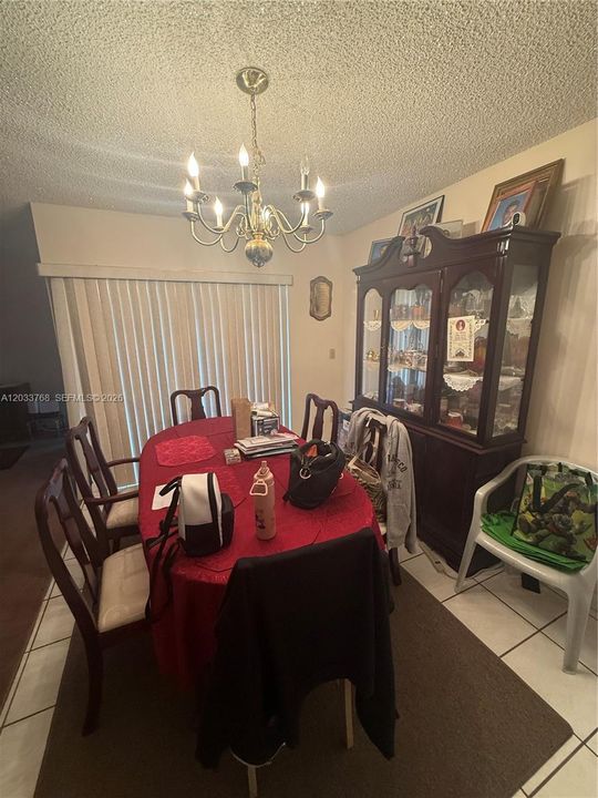En Venta: $549,900 (3 camas, 2 baños, 1411 Pies cuadrados)