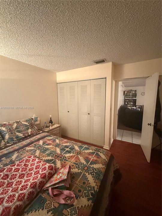 En Venta: $549,900 (3 camas, 2 baños, 1411 Pies cuadrados)