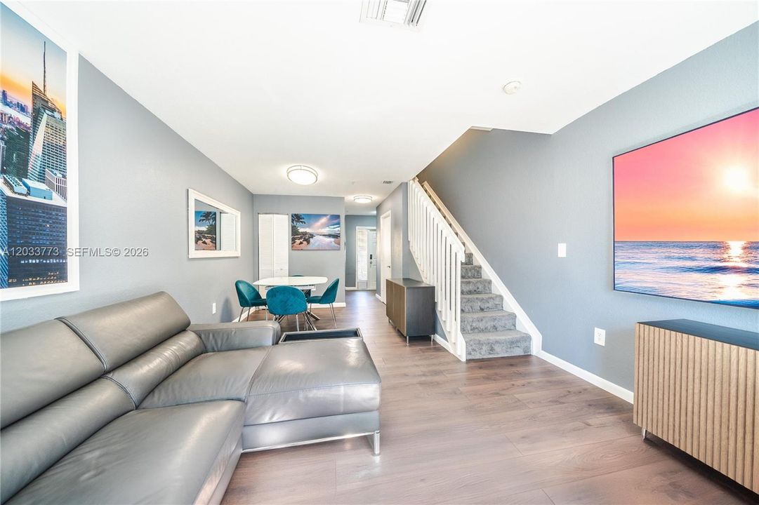 For Sale: $369,000 (3 beds, 2 baths, 1182 Square Feet)
