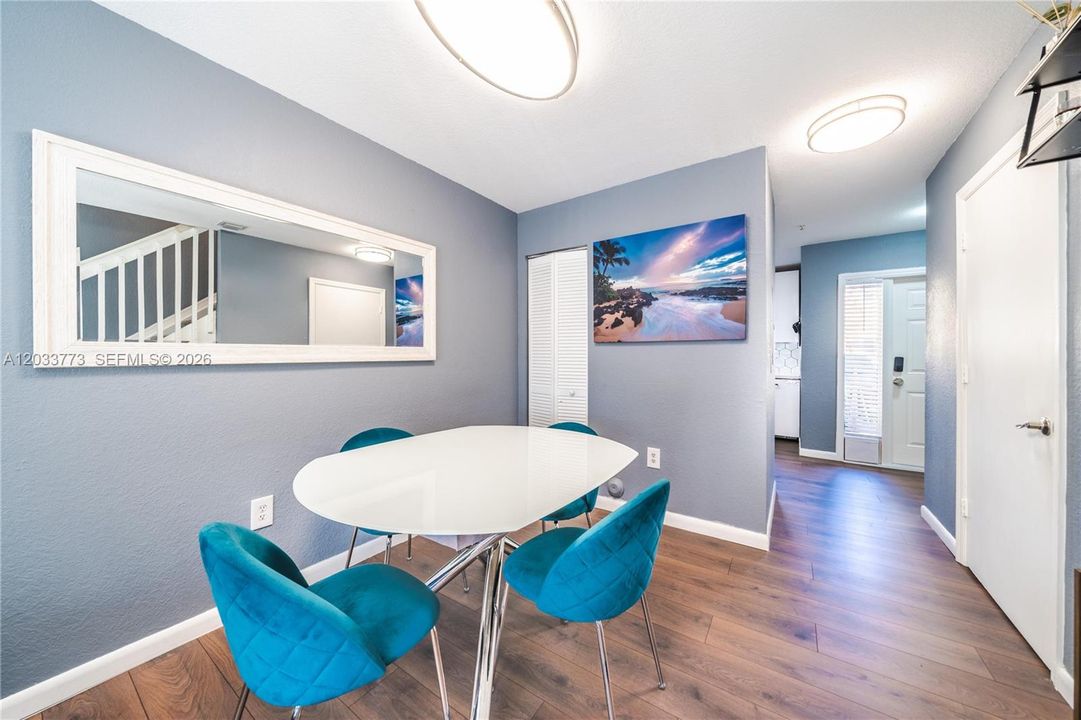 For Sale: $369,000 (3 beds, 2 baths, 1182 Square Feet)