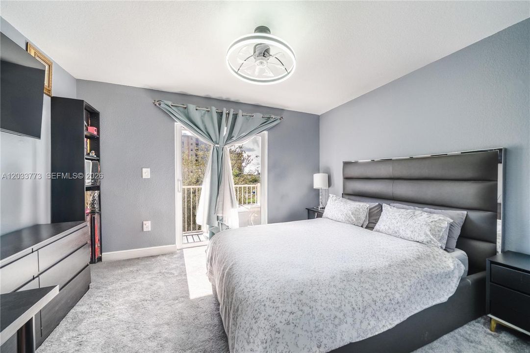 For Sale: $369,000 (3 beds, 2 baths, 1182 Square Feet)