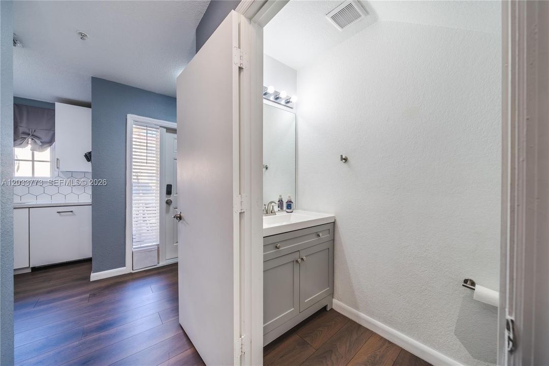For Sale: $369,000 (3 beds, 2 baths, 1182 Square Feet)