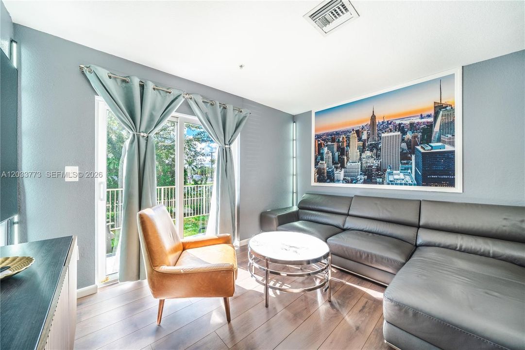 For Sale: $369,000 (3 beds, 2 baths, 1182 Square Feet)