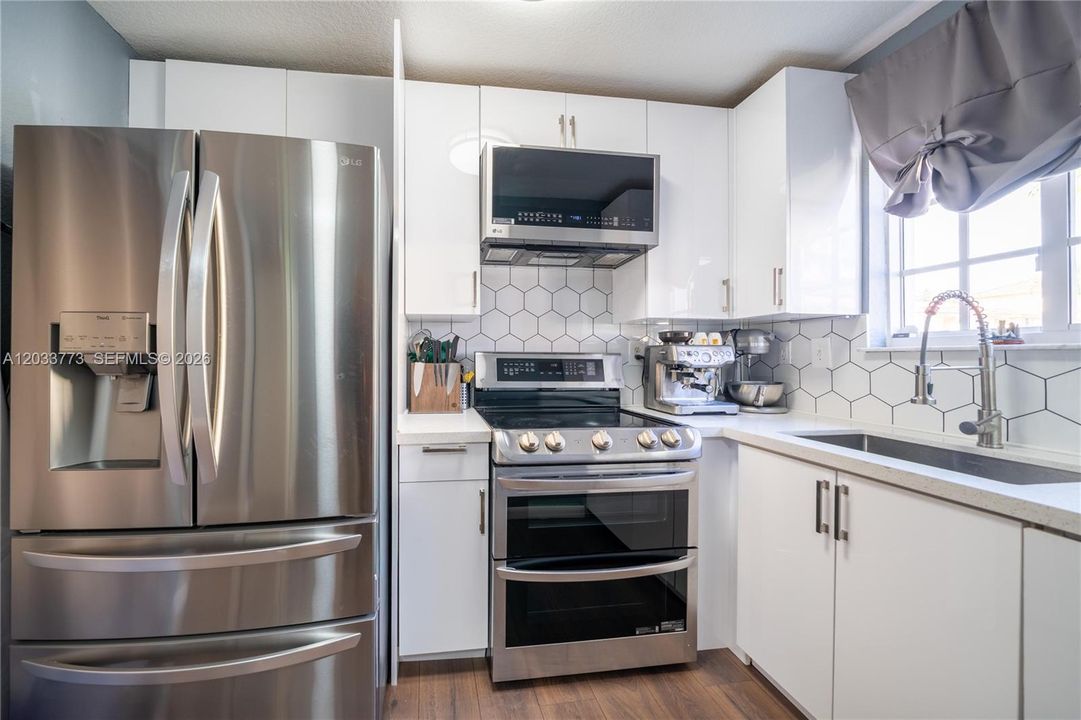 For Sale: $369,000 (3 beds, 2 baths, 1182 Square Feet)
