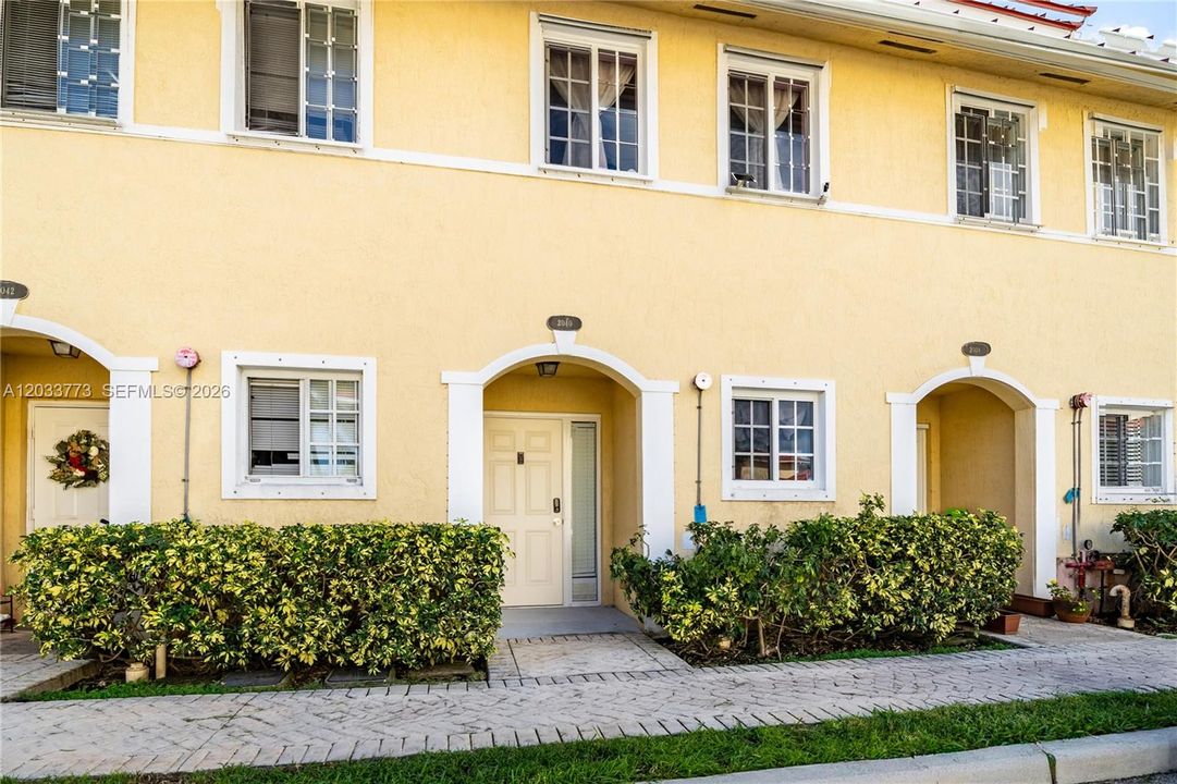 For Sale: $369,000 (3 beds, 2 baths, 1182 Square Feet)