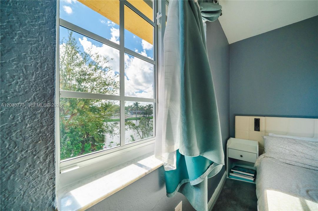 For Sale: $369,000 (3 beds, 2 baths, 1182 Square Feet)