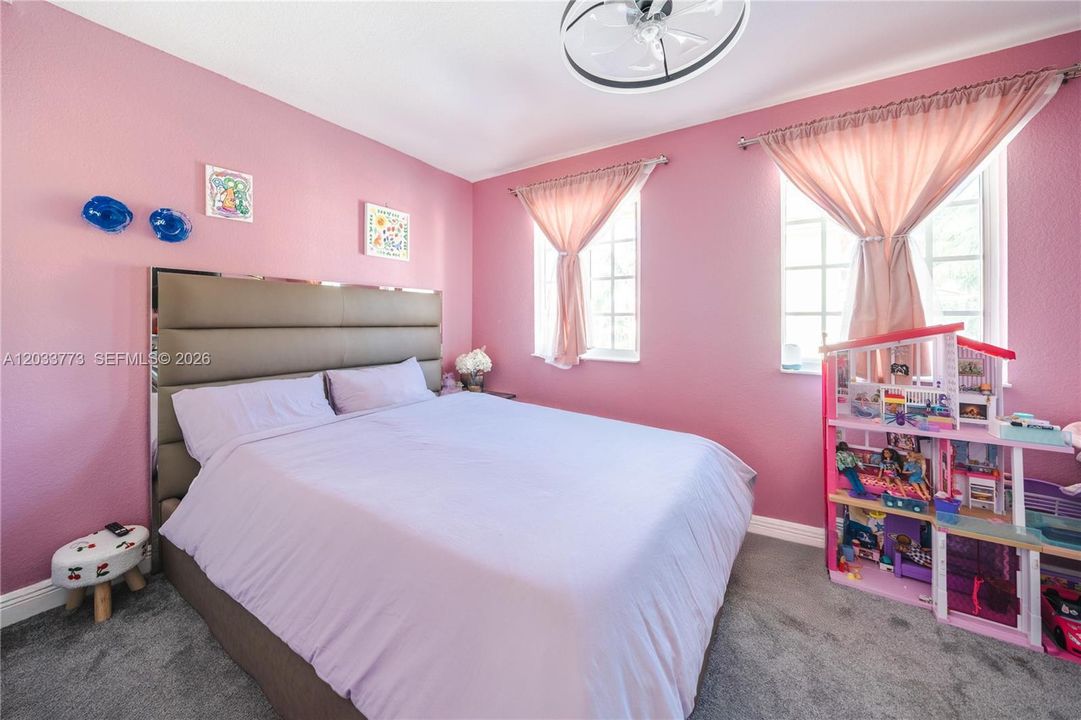For Sale: $369,000 (3 beds, 2 baths, 1182 Square Feet)