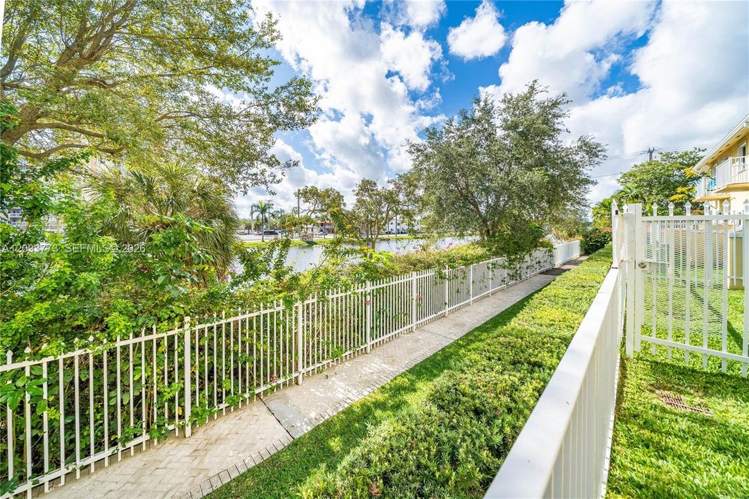 For Sale: $369,000 (3 beds, 2 baths, 1182 Square Feet)