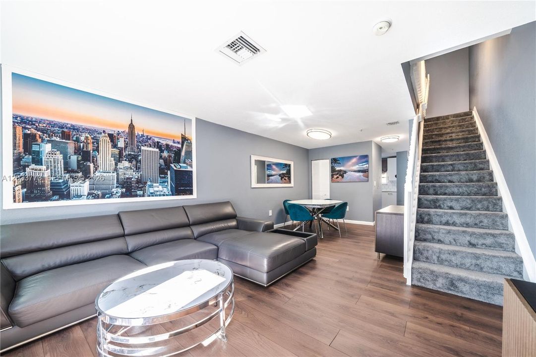For Sale: $369,000 (3 beds, 2 baths, 1182 Square Feet)