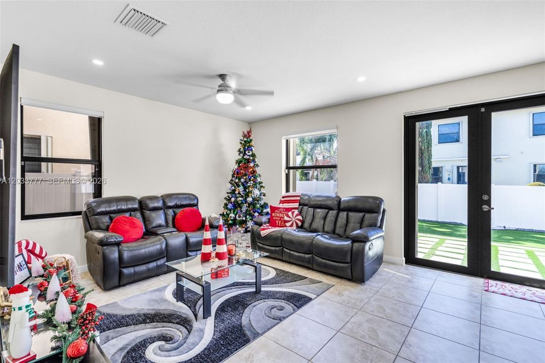 For Sale: $750,000 (4 beds, 3 baths, 2622 Square Feet)
