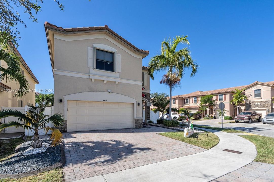 For Sale: $750,000 (4 beds, 3 baths, 2622 Square Feet)
