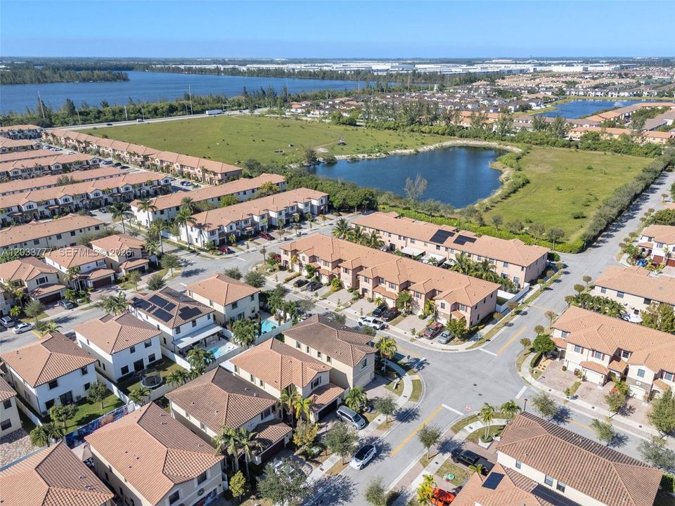 For Sale: $750,000 (4 beds, 3 baths, 2622 Square Feet)