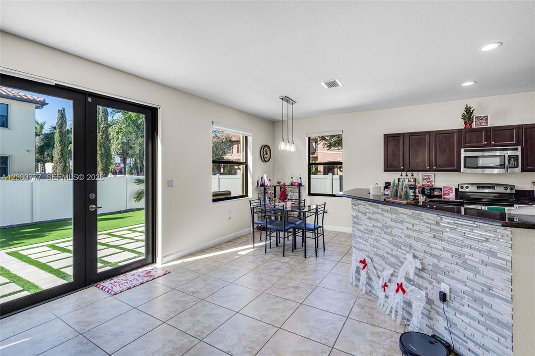 For Sale: $750,000 (4 beds, 3 baths, 2622 Square Feet)