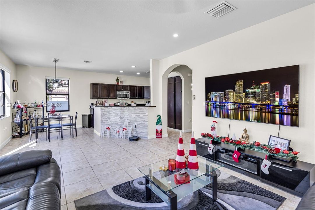 For Sale: $750,000 (4 beds, 3 baths, 2622 Square Feet)