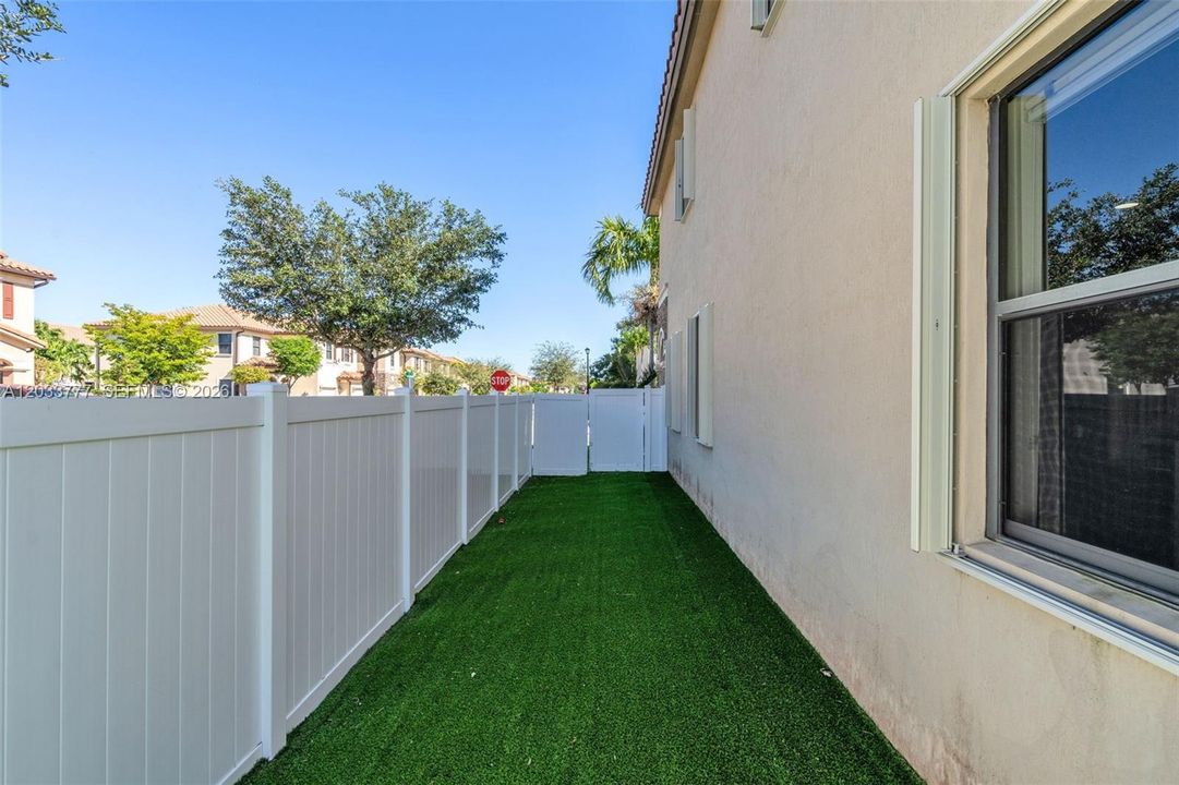 For Sale: $750,000 (4 beds, 3 baths, 2622 Square Feet)