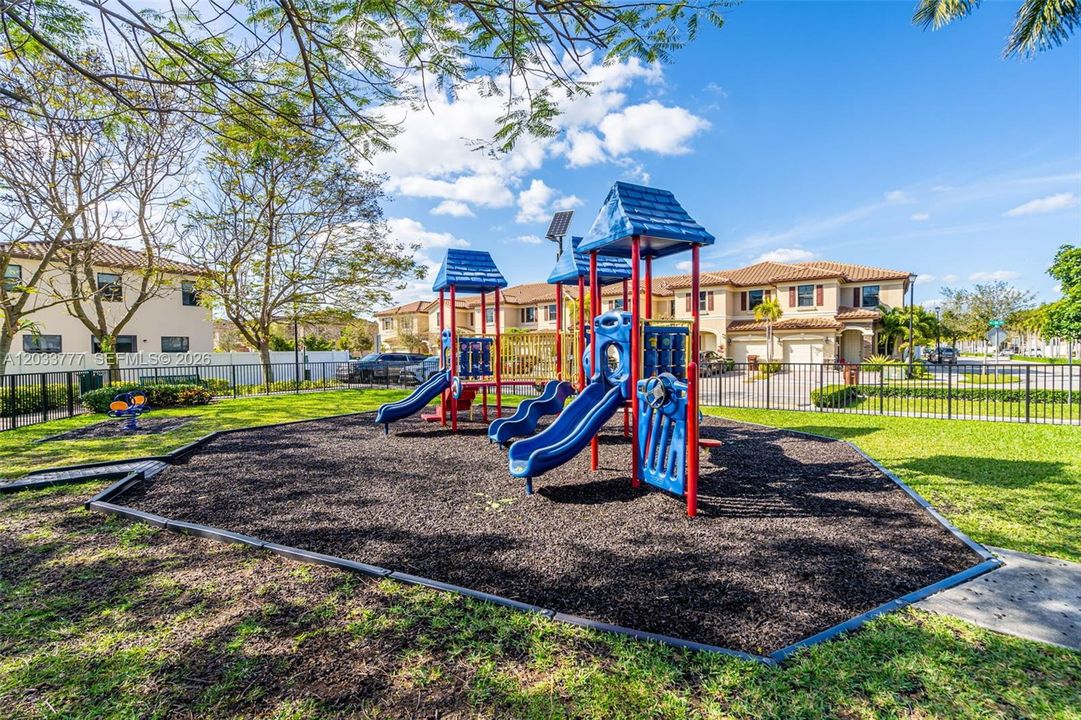 For Sale: $750,000 (4 beds, 3 baths, 2622 Square Feet)