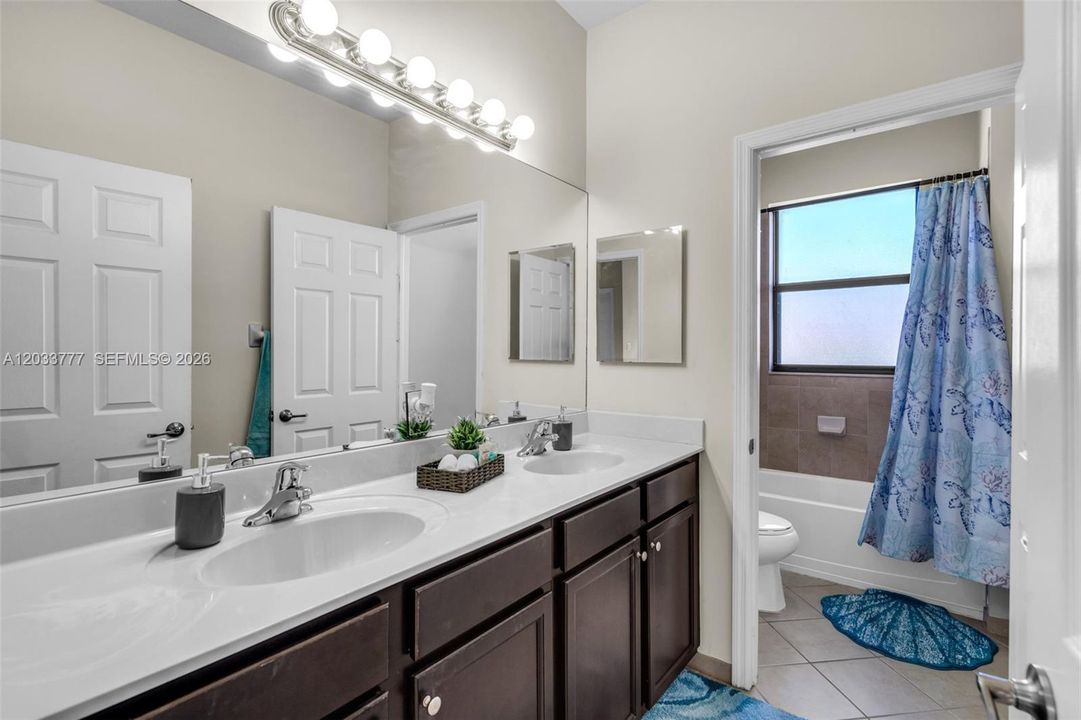 For Sale: $750,000 (4 beds, 3 baths, 2622 Square Feet)