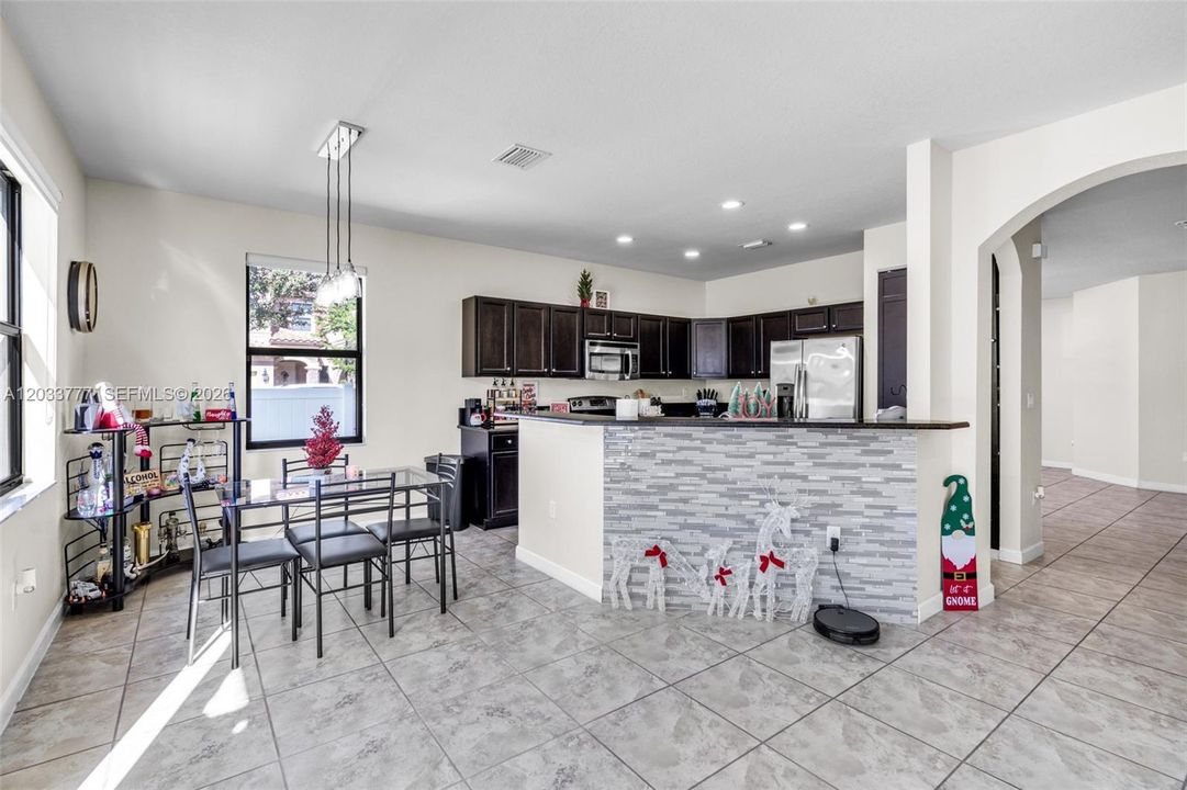 For Sale: $750,000 (4 beds, 3 baths, 2622 Square Feet)