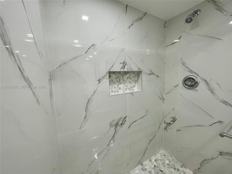 For Rent: $2,900 (2 beds, 2 baths, 990 Square Feet)