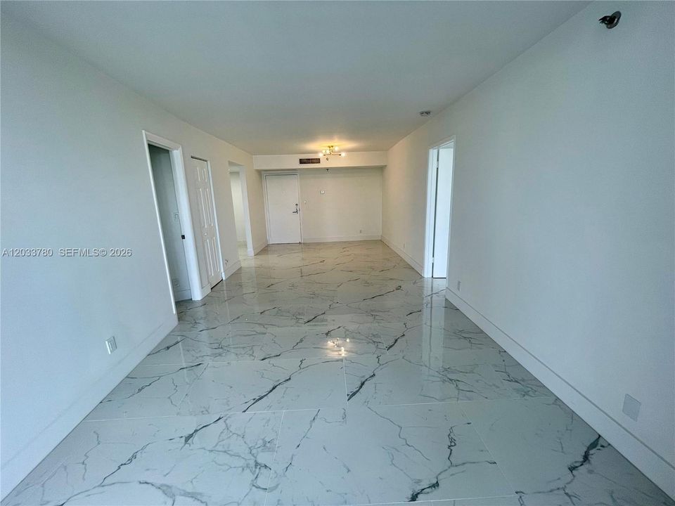 For Rent: $2,900 (2 beds, 2 baths, 990 Square Feet)