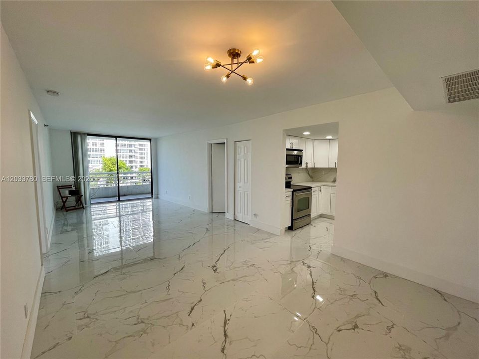 For Rent: $2,900 (2 beds, 2 baths, 990 Square Feet)