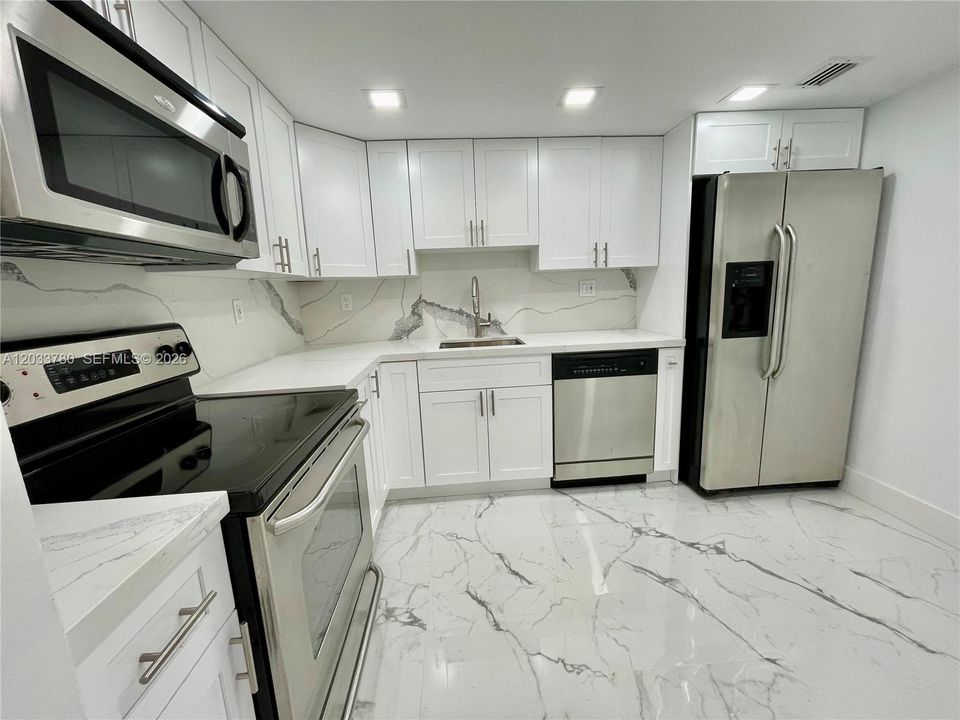 For Rent: $2,900 (2 beds, 2 baths, 990 Square Feet)