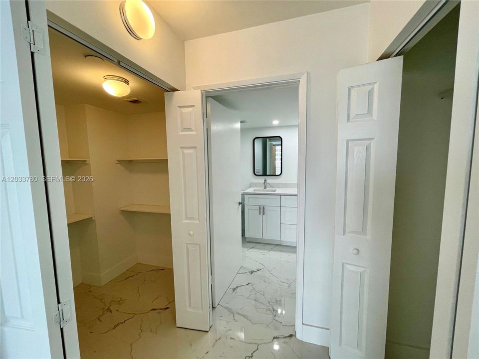 For Rent: $2,900 (2 beds, 2 baths, 990 Square Feet)