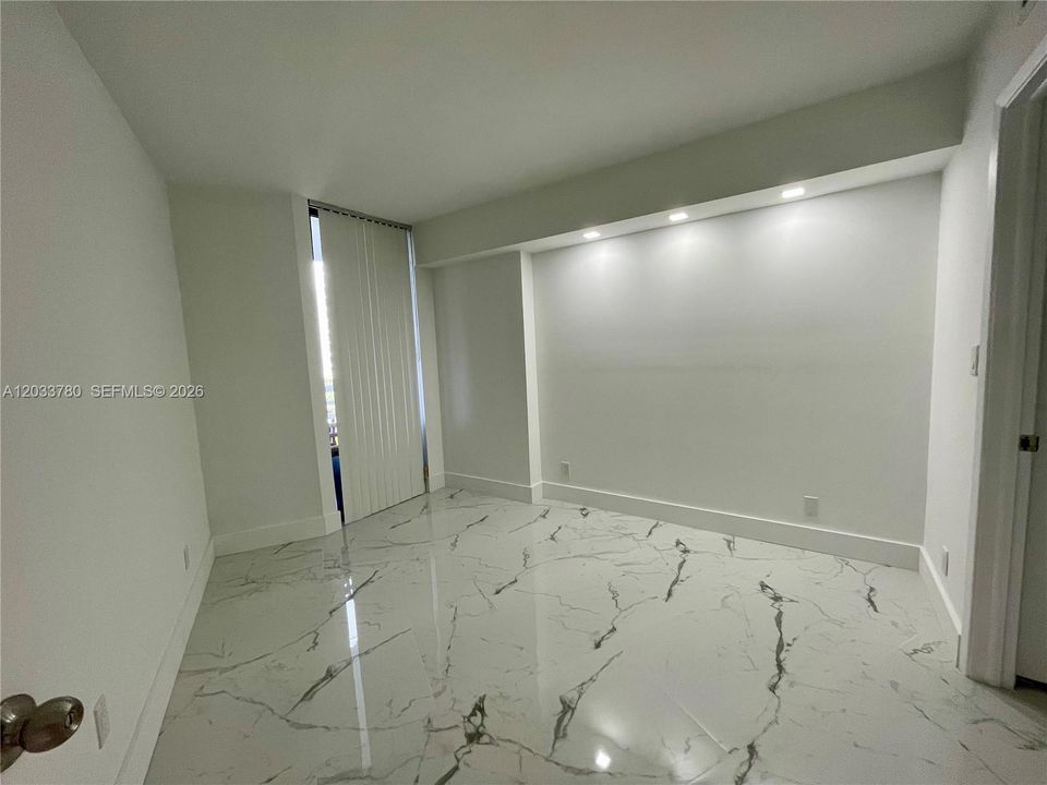 For Rent: $2,900 (2 beds, 2 baths, 990 Square Feet)