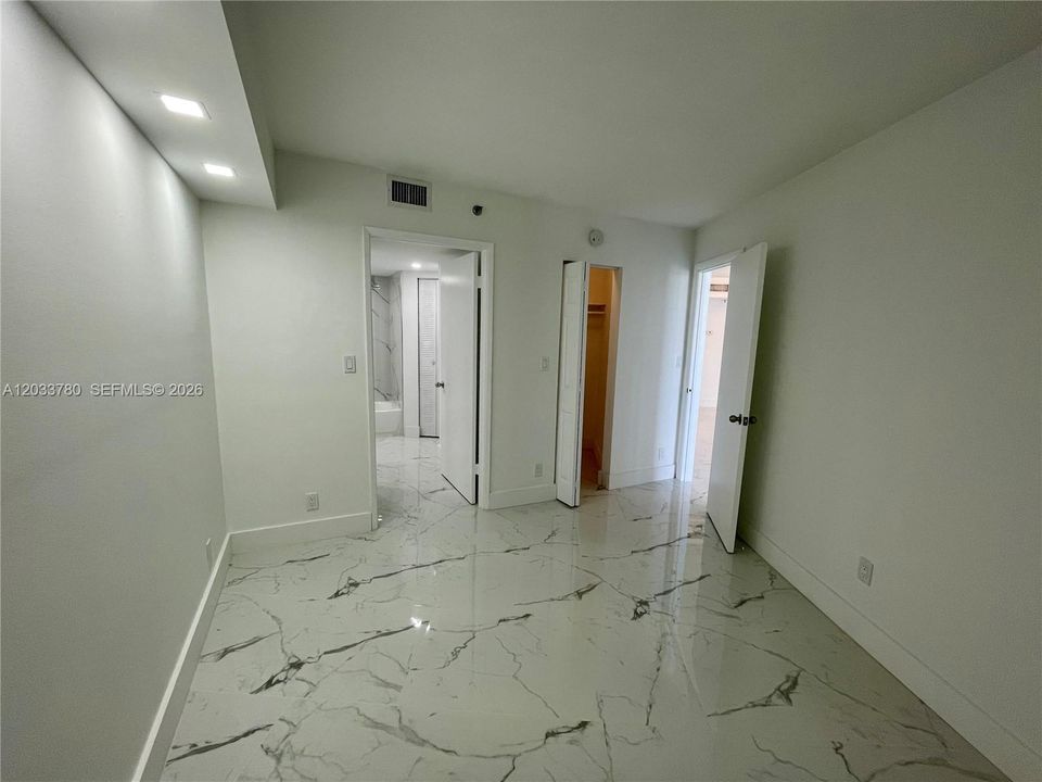 For Rent: $2,900 (2 beds, 2 baths, 990 Square Feet)