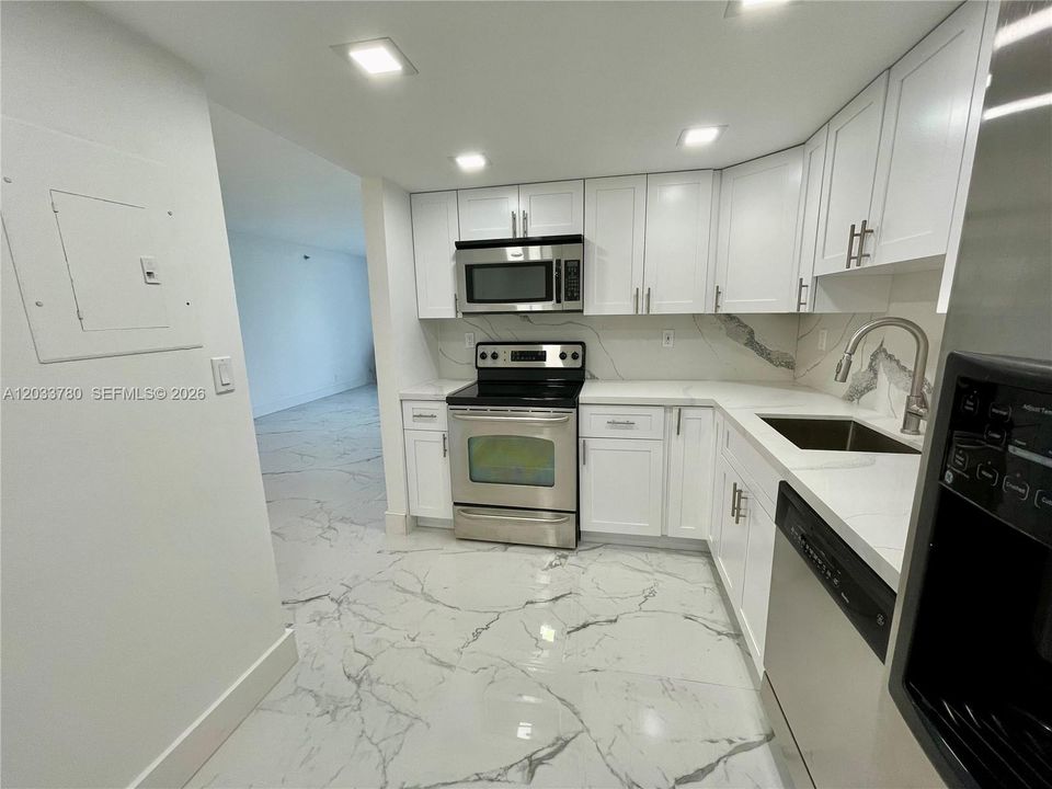 For Rent: $2,900 (2 beds, 2 baths, 990 Square Feet)