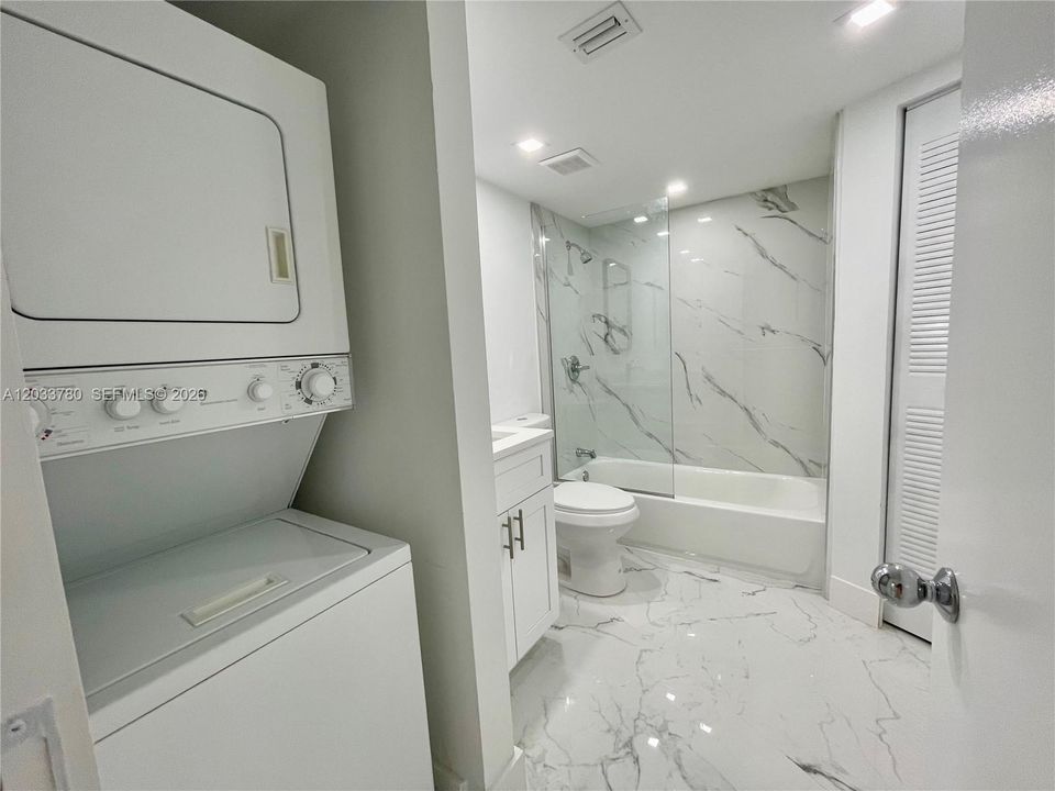 For Rent: $2,900 (2 beds, 2 baths, 990 Square Feet)
