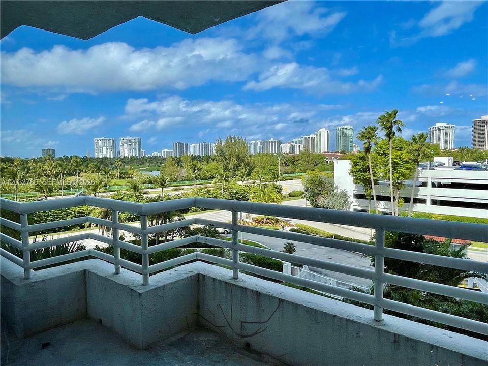 For Rent: $2,900 (2 beds, 2 baths, 990 Square Feet)